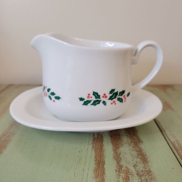 New in Box Vintage Corelle Winter Holly Ceramic Gravy Boat with Underplate - Picture 3 of 16